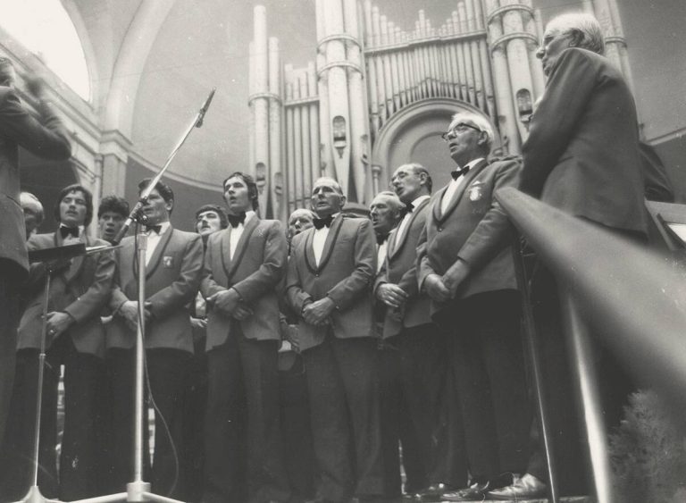 (08) The choir performing at the Alexandra Palace, London in 1977 11856411_996612277026590_3495659268904623880_o