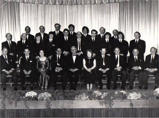 (15) 1975 Choir 14054071_1300020096685805_2973167069405709856_n